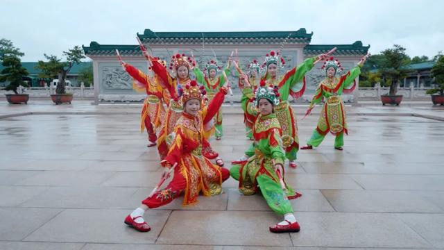 英歌“花木兰”，飒！